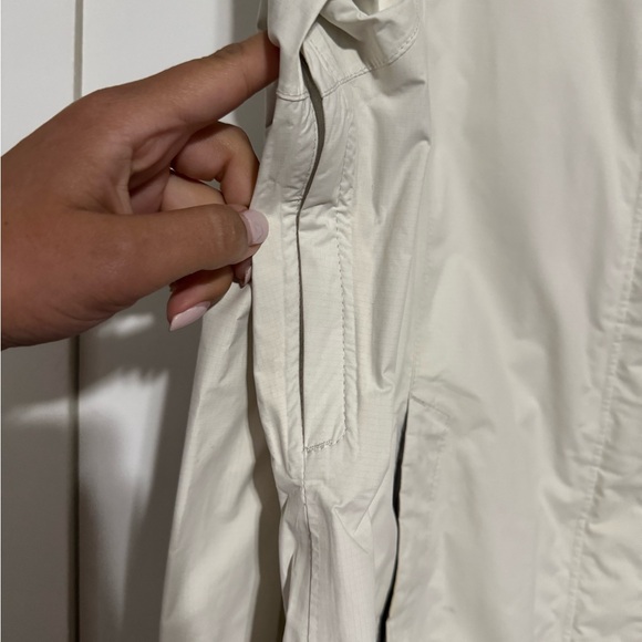 The North Face Women's Rain Coat - Picture 8 of 8